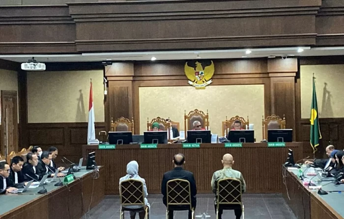 Selain Ira Puspadewi,...