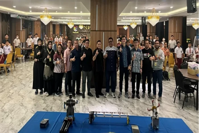 Di Tengah Banjir Sumut,...