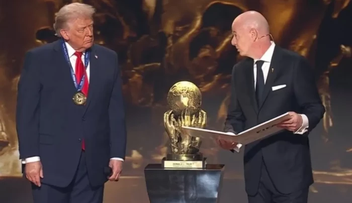 Donald Trump Raih FIFA...