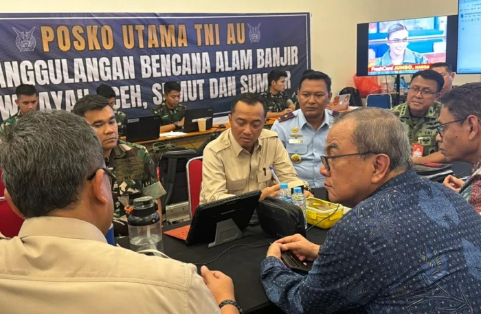 Tinjau Posko Bantuan...