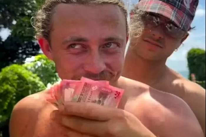 Viral Video Parodi Turis...
