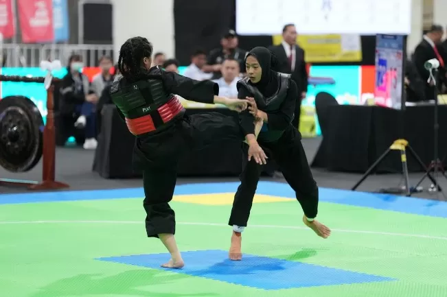 Pencak Silat Raih 4...