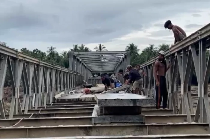 Jembatan Bailey Penghubung...