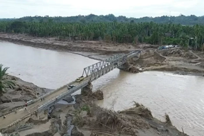 33 Jembatan Nasional...