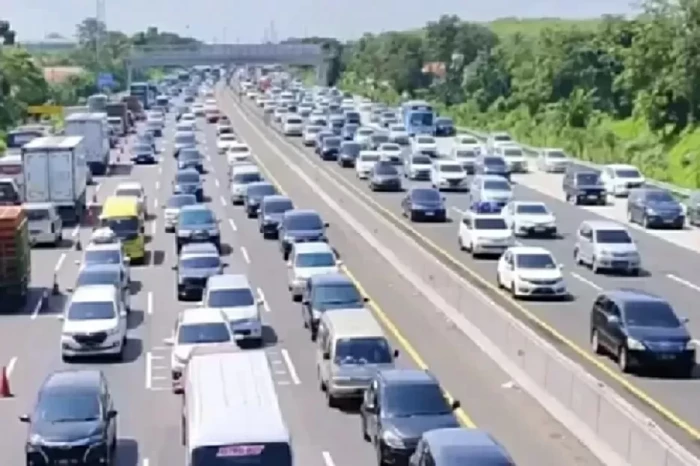 Arus Mudik Nataru, Contraflow...