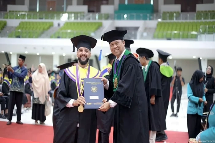Kisah Bolad, Mahasiswa...