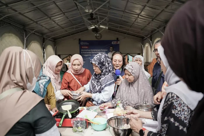 Ajari Ibu-ibu Memasarkan...