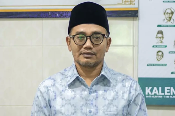 Pengasuh Pesantren Mambaul...