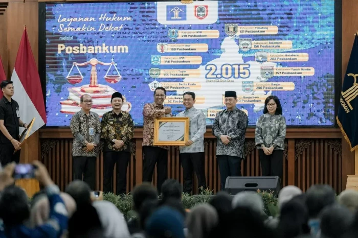 Menkum: Posbankum Berhasil...