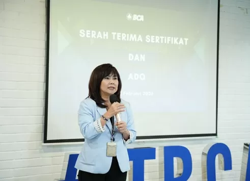 BCA Raih Sertifikasi...