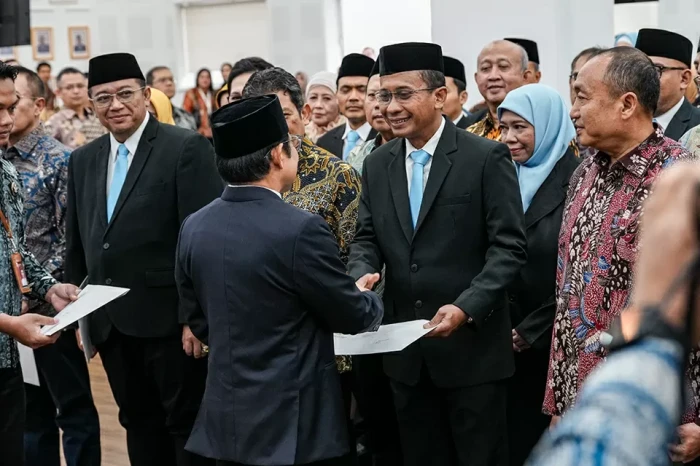Menko Cak Imin Resmi...