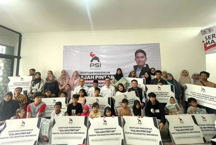 Salurkan Bantuan Gajah...