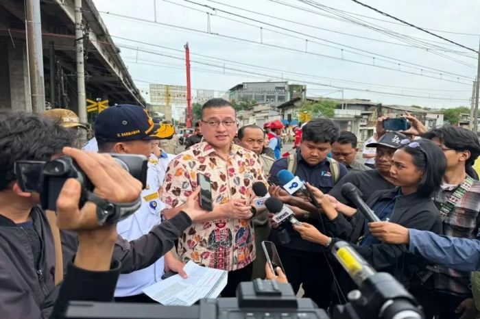 Proyek Flyover Latumenten...