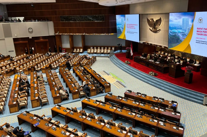 3 Surpres Dibacakan...