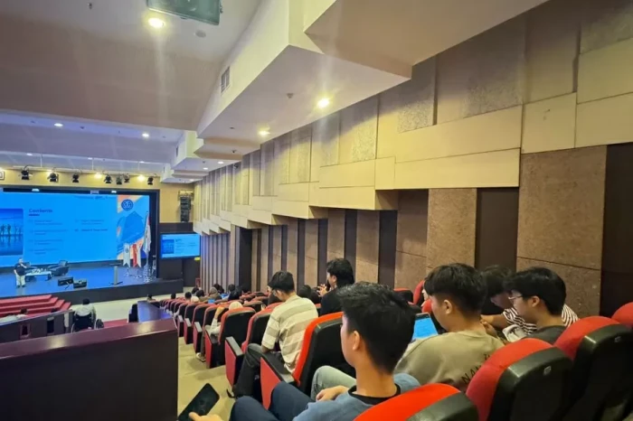 Ratusan Mahasiswa Surabaya...