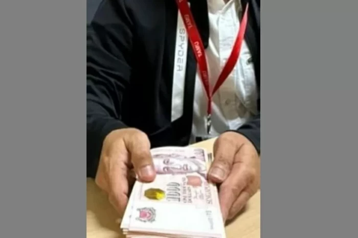 KPK Sita Mobil dan Uang...