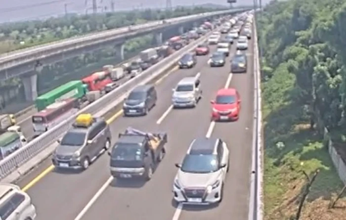 Tabrakan Beruntun di...