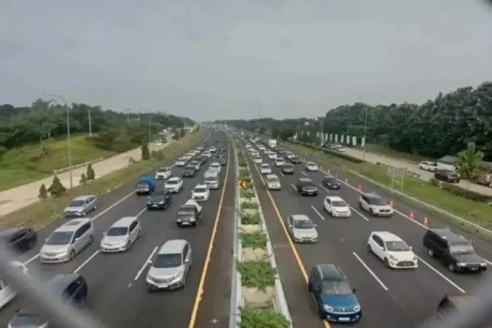 Pemudik Membeludak,...