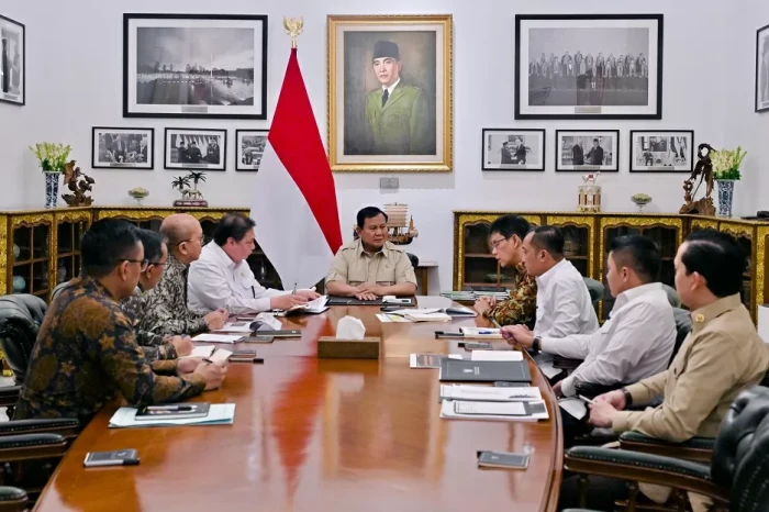 Presiden Prabowo Kumpulkan...
