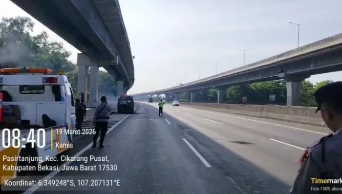 Mobil Terbakar di KM...