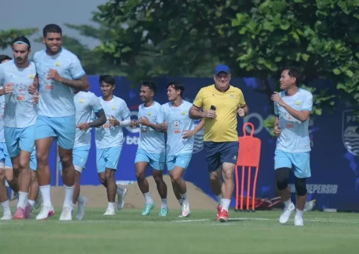 2 Pemain Persib Perkuat...