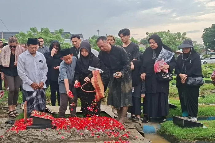 Ibunda Anji Meninggal...