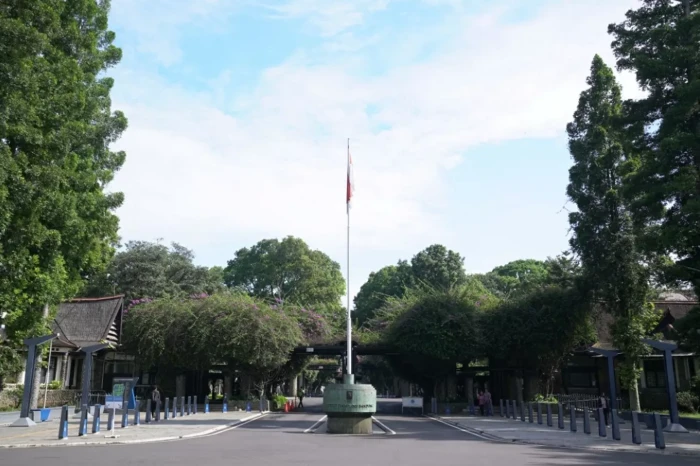 6 Universitas Teknik...