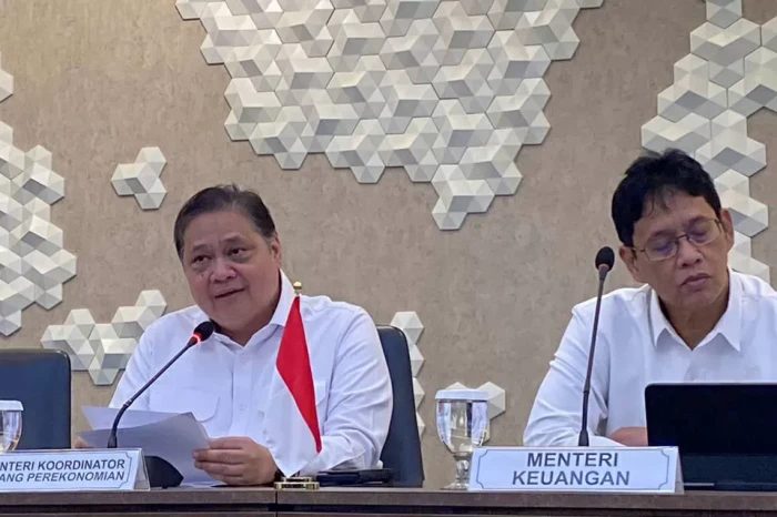 Menko Airlangga Buka...