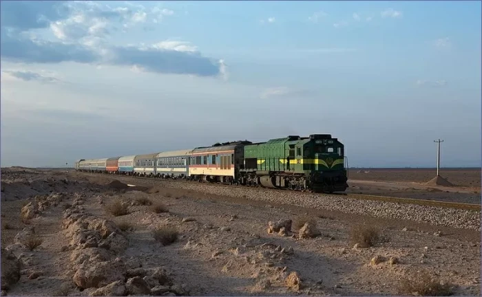 Layanan Kereta Api Dihentikan...