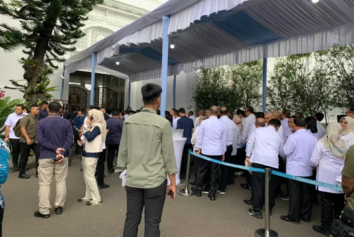 Pejabat Negara Mulai...