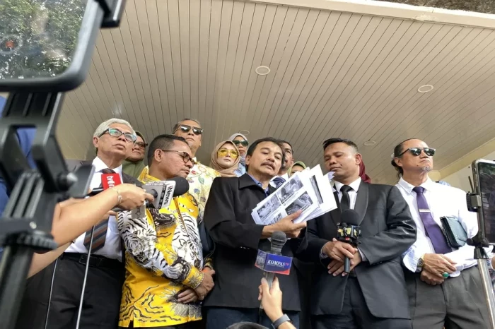 Roy Suryo Cs Dukung...