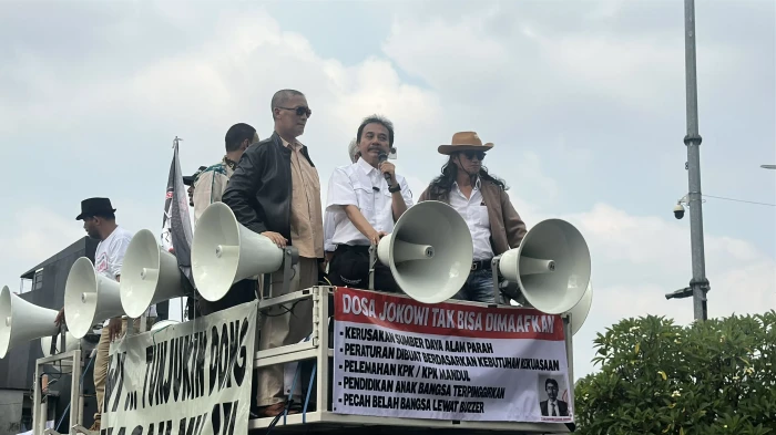 Roy Suryo Cs Gelar Demo...