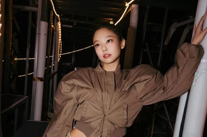 Jennie BLACKPINK Masuk...