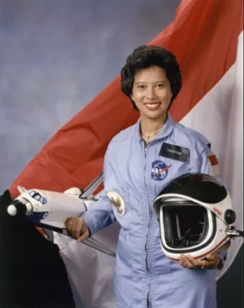 Profil Pratiwi Sudarmono:...