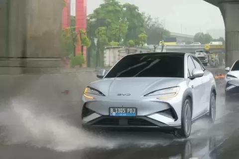 Ironi Pajak Mobil Listrik,...
