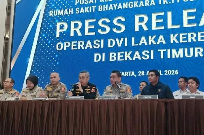 10 Korban Tewas Tabrakan...