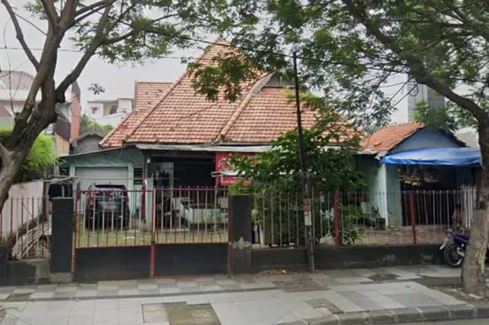 Kisah Rumah Tua di Jalan...