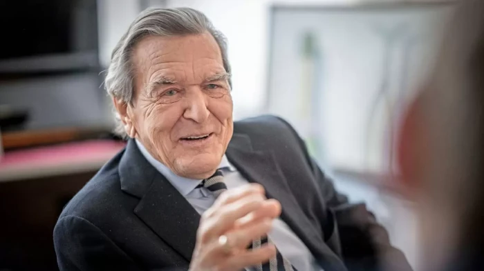 Siapa Gerhard Schroeder?...
