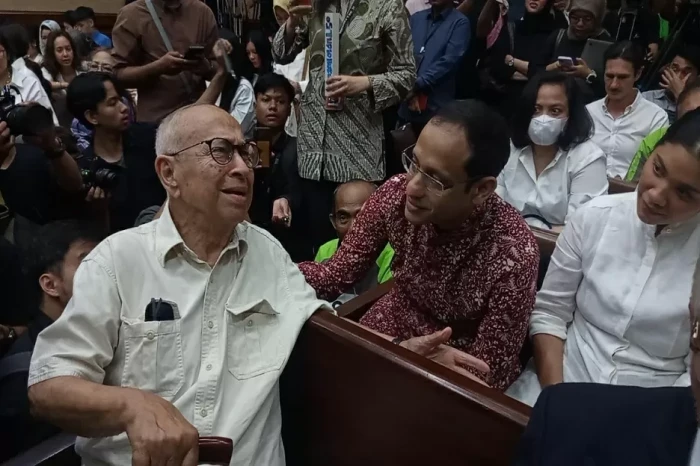 Ayah, Ibu, hingga Istri...