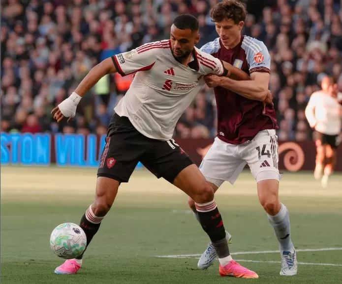 Aston Villa Hancurkan...