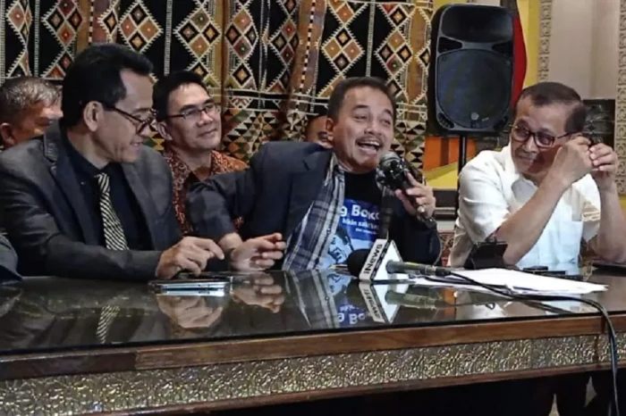 Roy Suryo Titip Pesan...