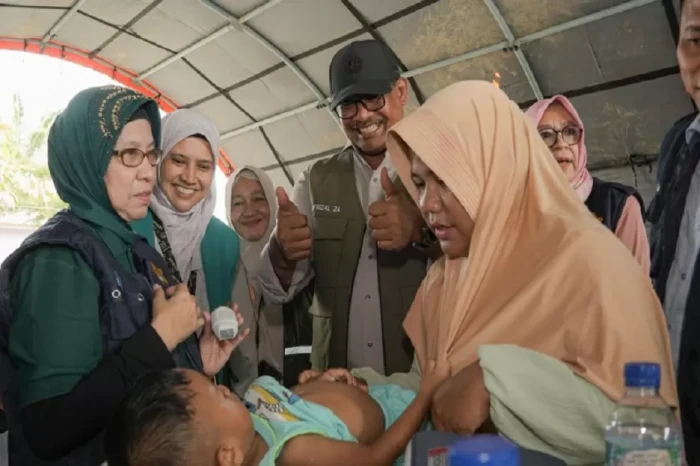 Beri Layanan Kesehatan...
