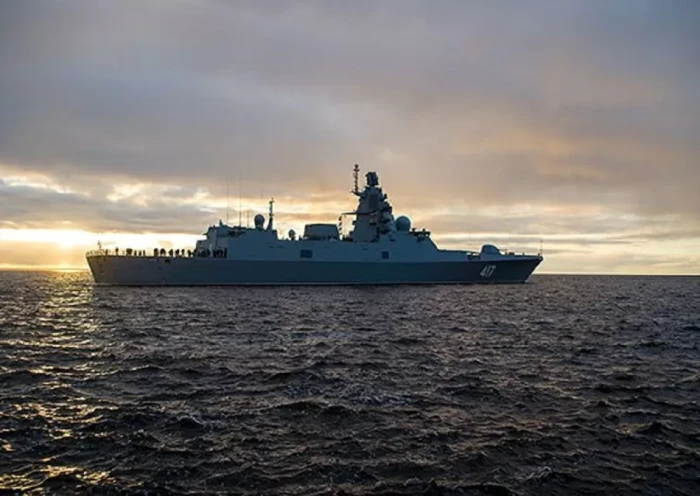 Fregat Rusia Tembaki...