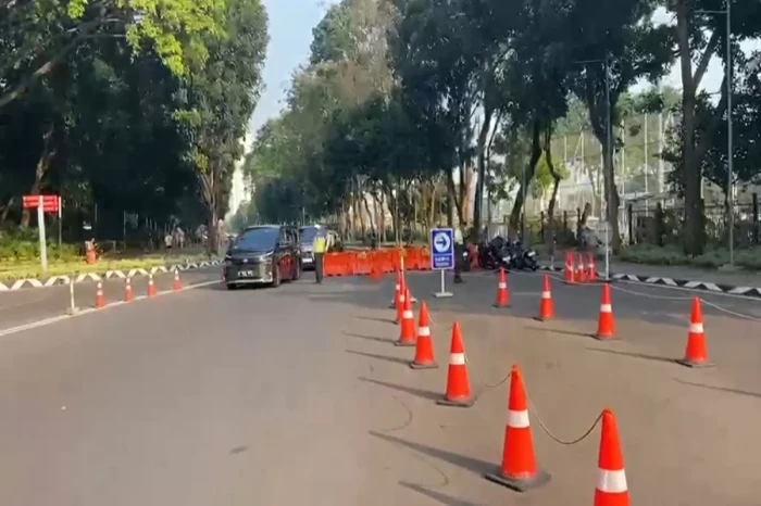 Akses Masuk Kawasan...