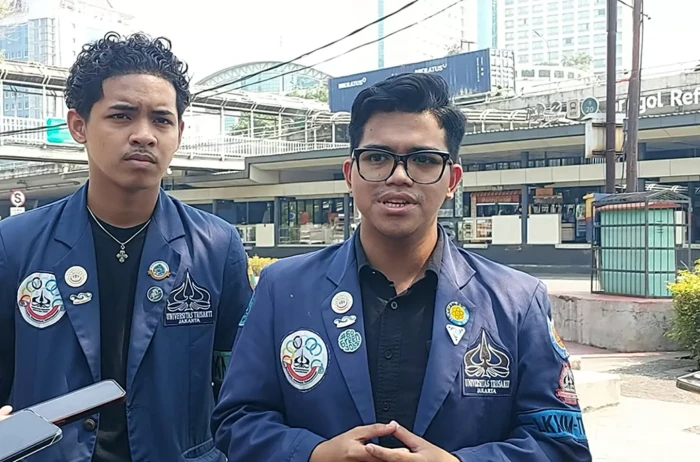 Ratusan Mahasiswa Trisakti...