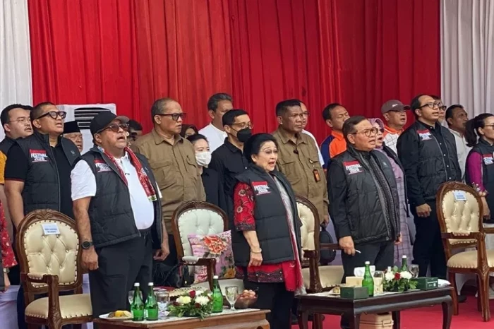 Pramono Dampingi Megawati...