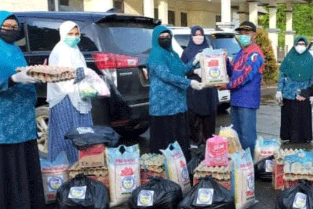 Bantuan Sembako Mengalir...