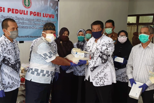 PGRI Luwu Bagikan 220...