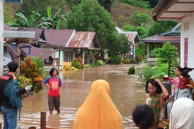 Puluhan Rumah Warga...