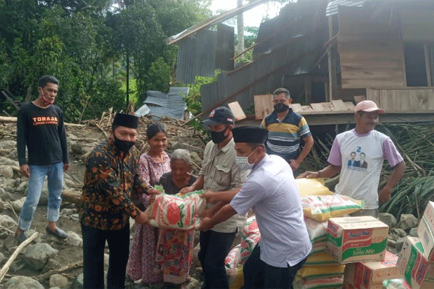 DPRD Tana Toraja Beri...
